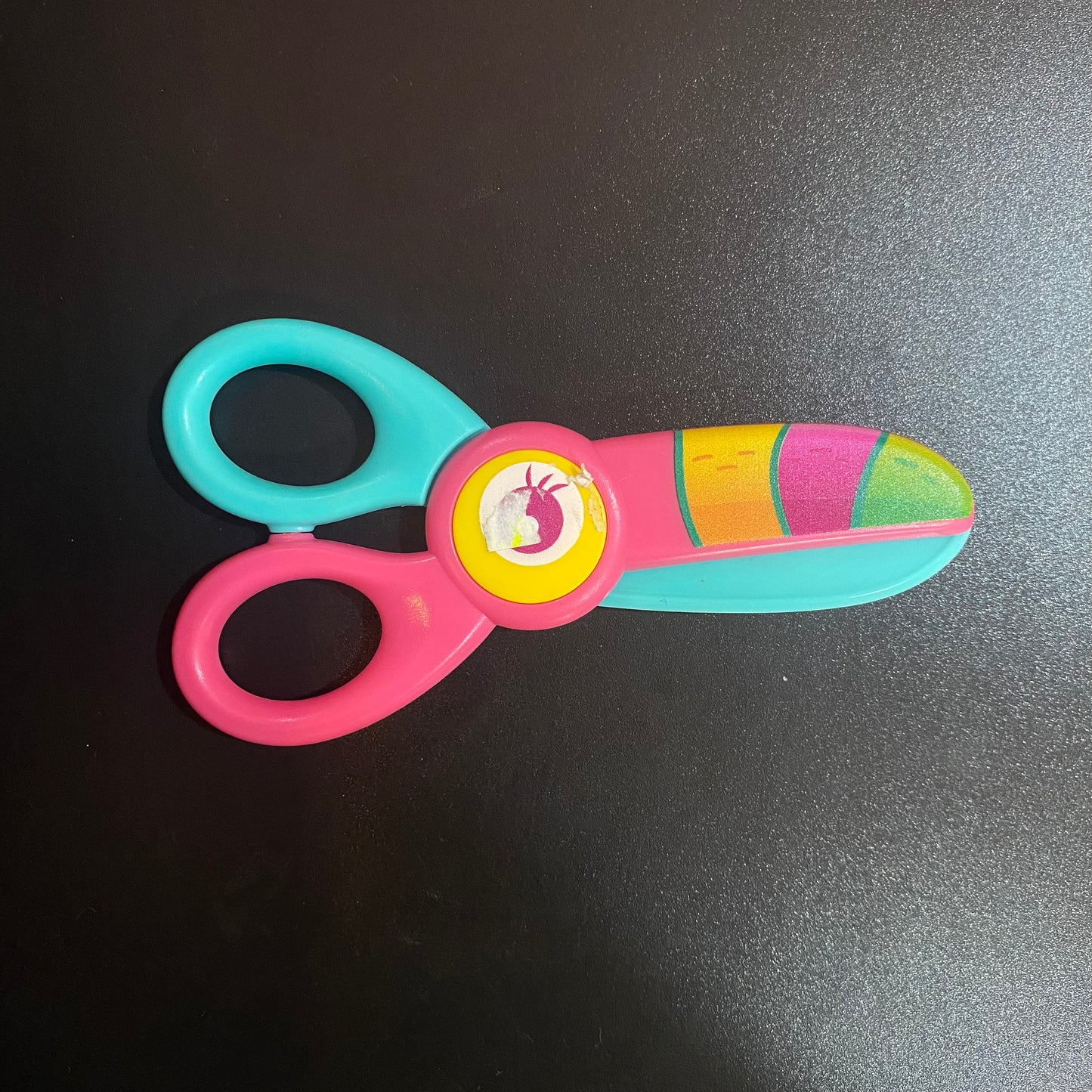 TIJERA DE PLASTICO DE 5" PARA NIÑOS