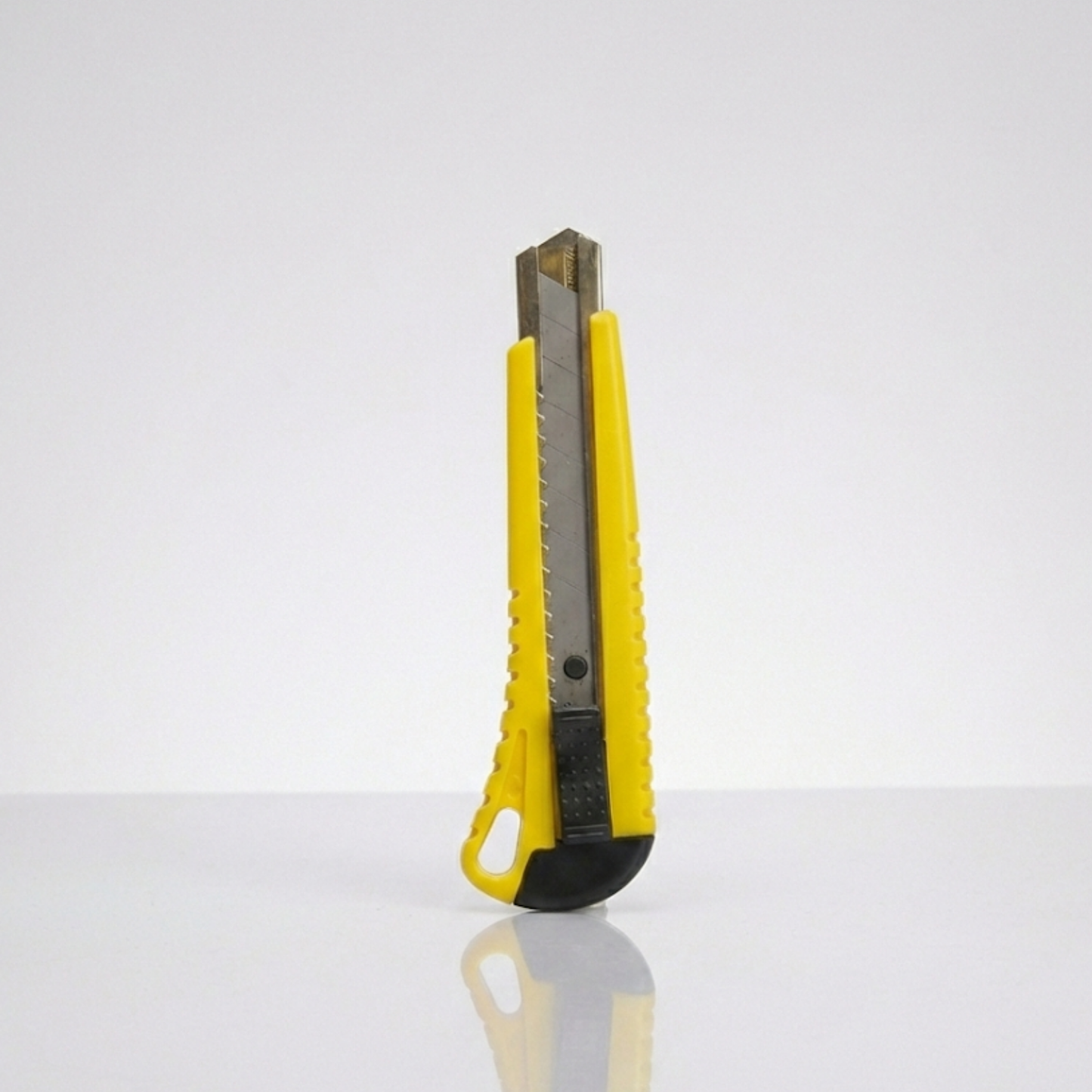 ESTILETE REFORZADO 18mm HOJA REEMPLAZABLE