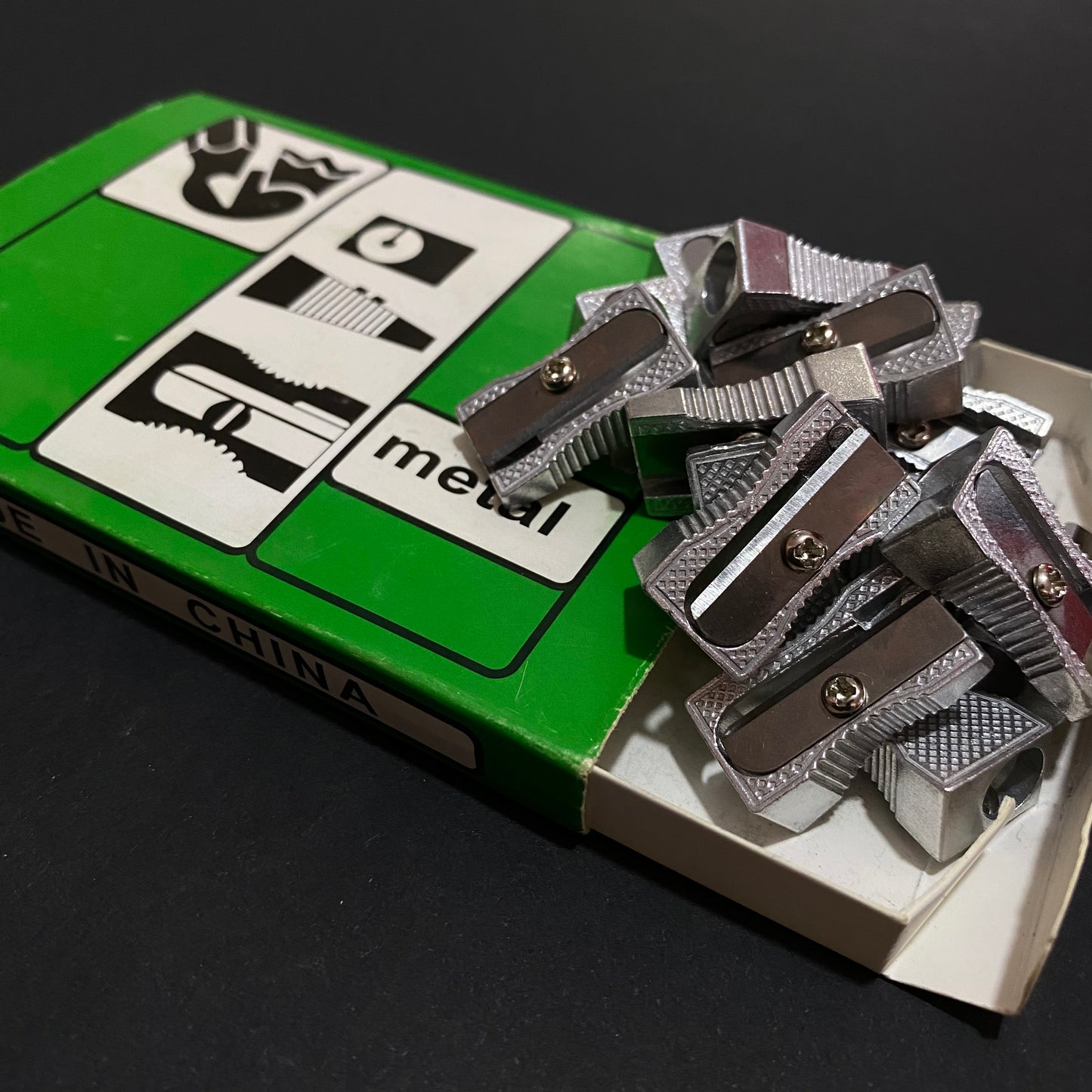 CAJA DE TAJADORES METALICOS 12 PIEZAS ROARI