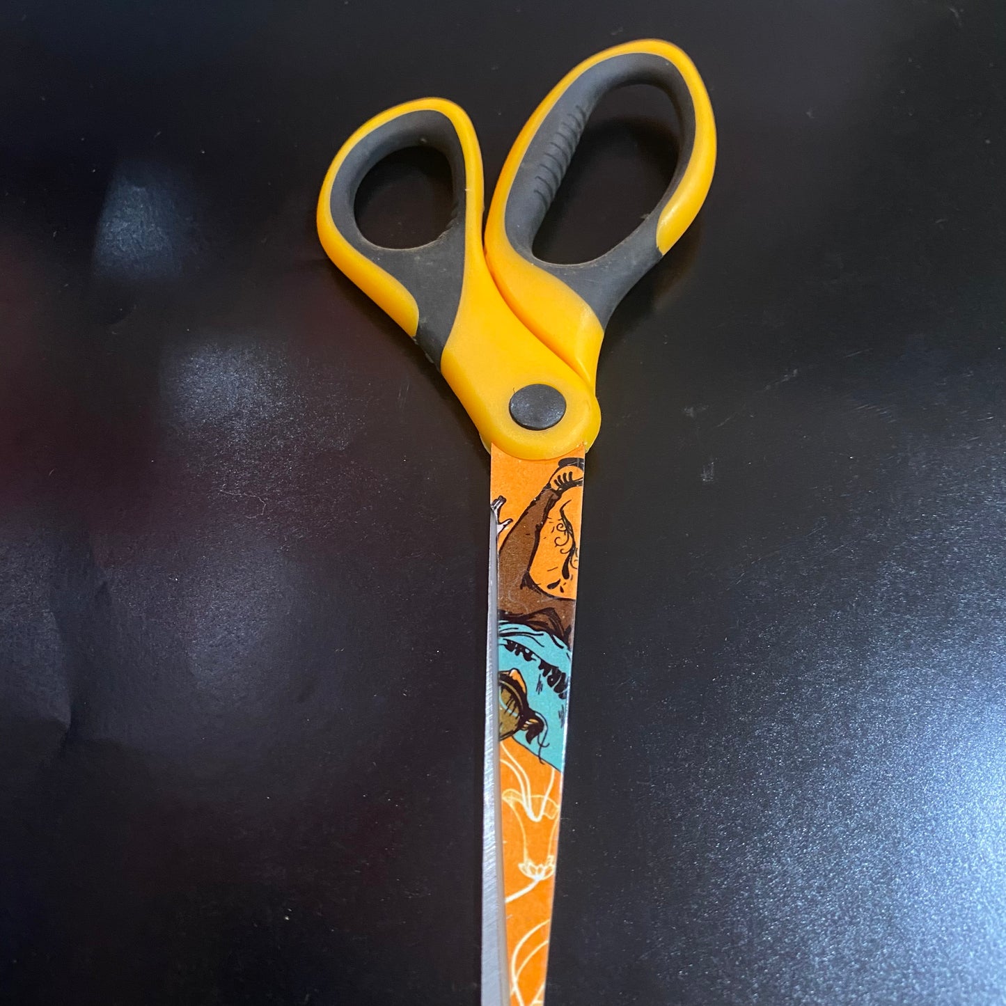 TIJERAS 17.5 CM CON DISEÑO Y EMPUÑADURA SUAVE