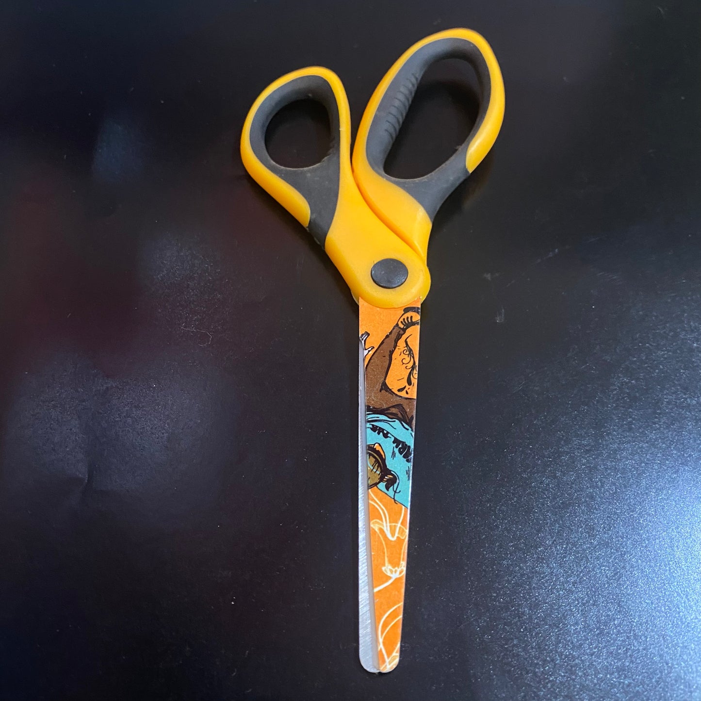 TIJERAS 17.5 CM CON DISEÑO Y EMPUÑADURA SUAVE