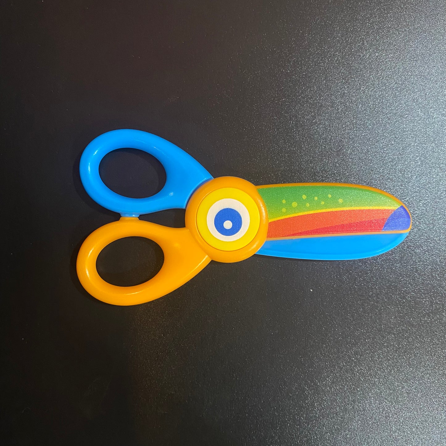 TIJERA DE PLASTICO DE 5" PARA NIÑOS